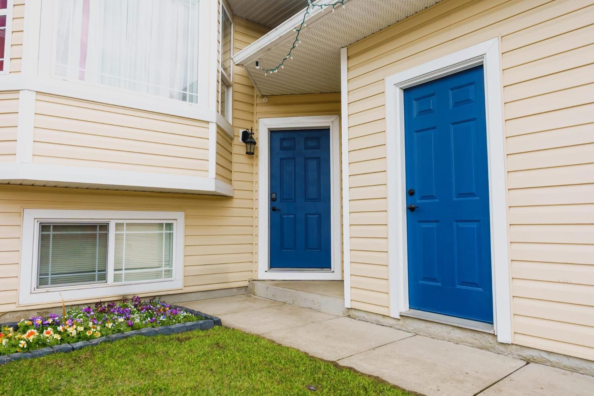 The Blue Door Hotel Grande Prairie Exterior photo